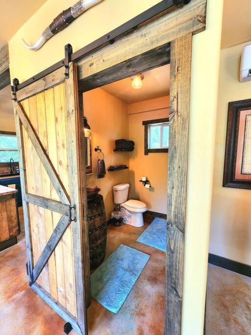 Waterfront Houston Hide Out In A Magical Forest Waller Exterior photo