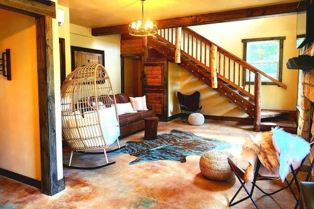 Waterfront Houston Hide Out In A Magical Forest Waller Exterior photo